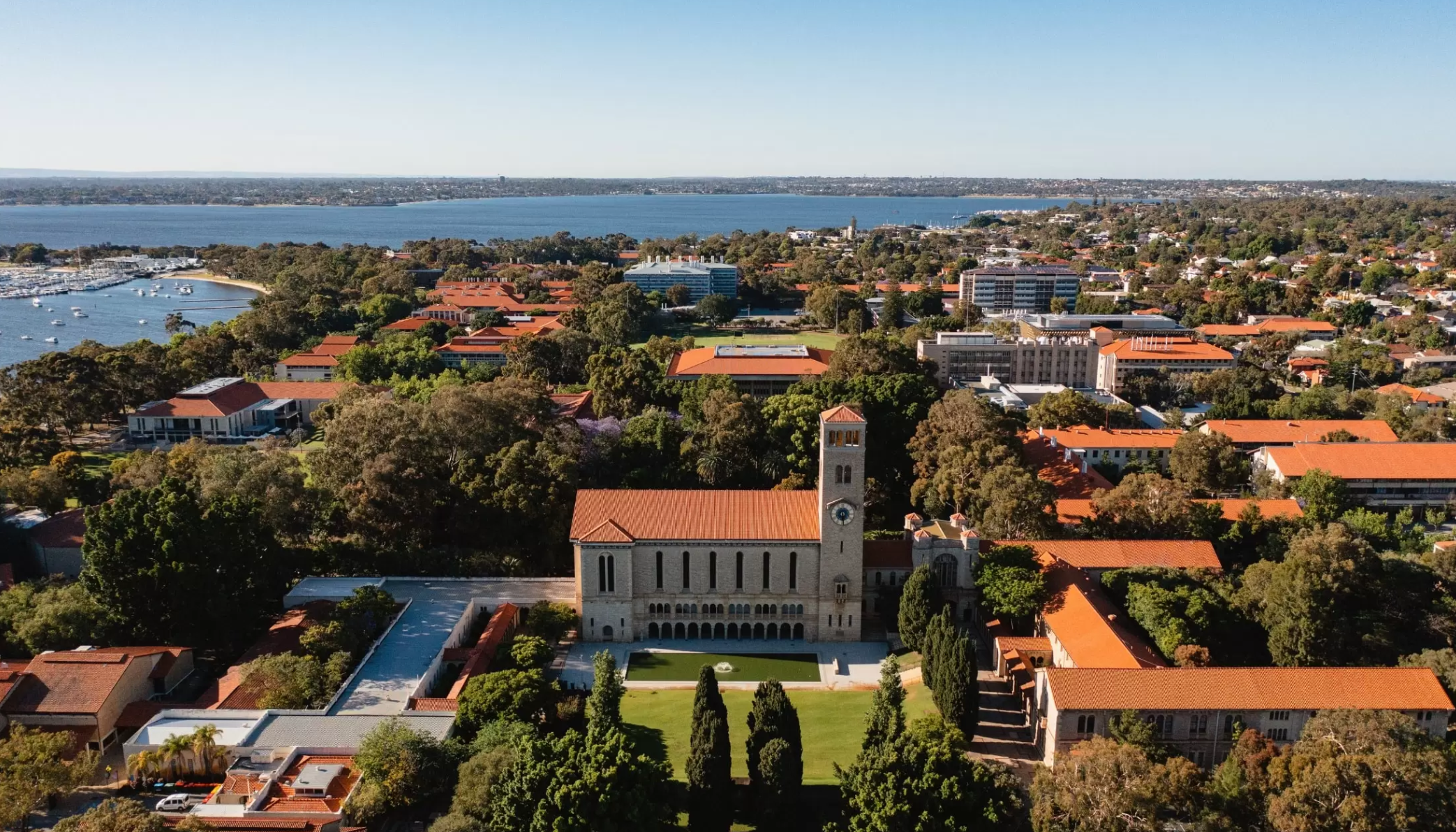 Đại học Tây Úc (The University of Western Australia) xếp hạng #7 tại Úc và #77 toàn thế giới (QS World University Rankings 2025)